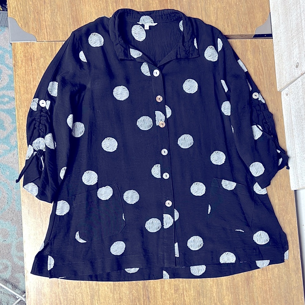 John Mark like new black white polka dot print pearl button blouse top